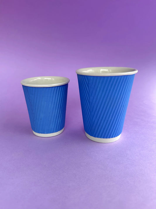 Grand gobelet en porcelaine émaillée, fait main par Denisse à Renens