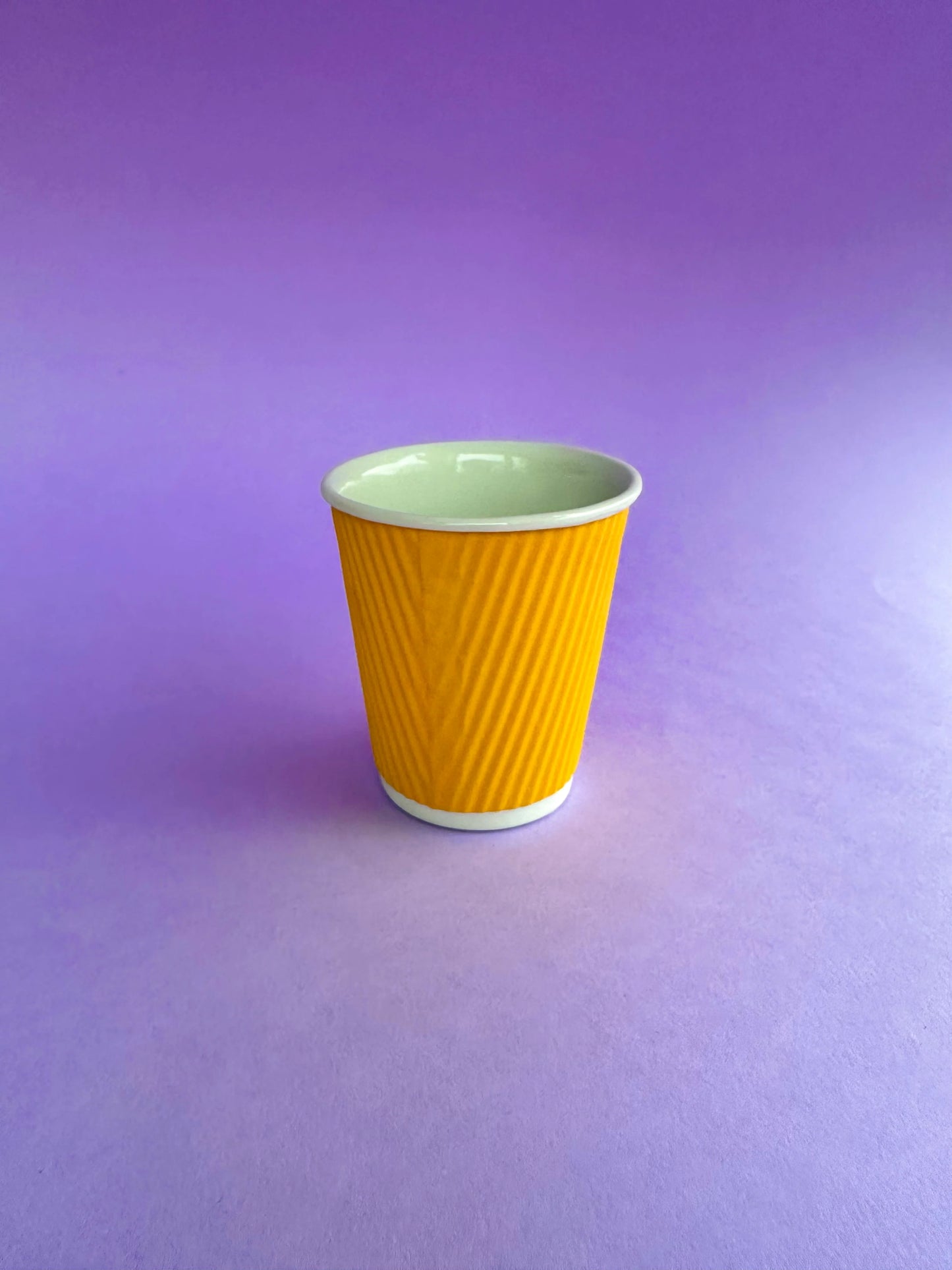 Petit gobelet en porcelaine, vue 3